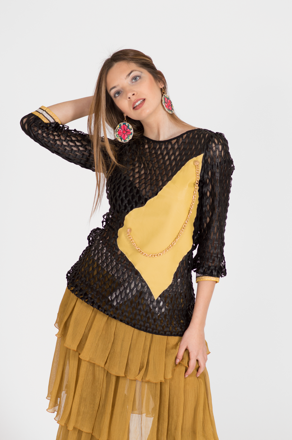 MAXI MAGLIA A RETE NERA CON TRASPARENZE