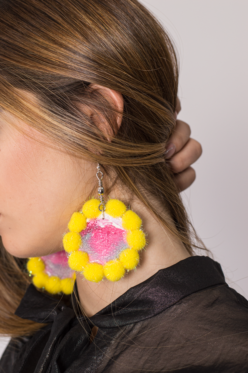 HOOP EARRINGS WITH ROSONE AND YELLOW POMPON