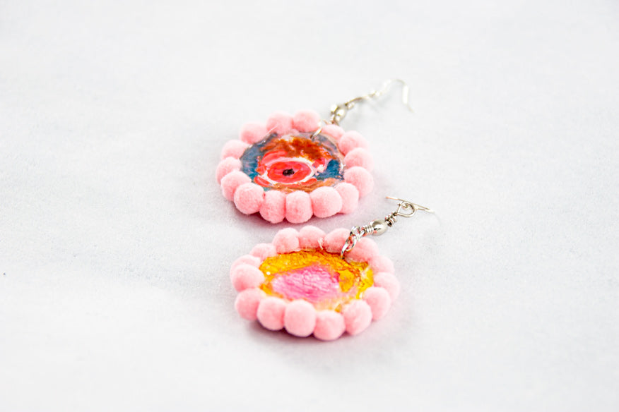 HOOP EARRINGS WITH ROSONE AND PINK POMPON